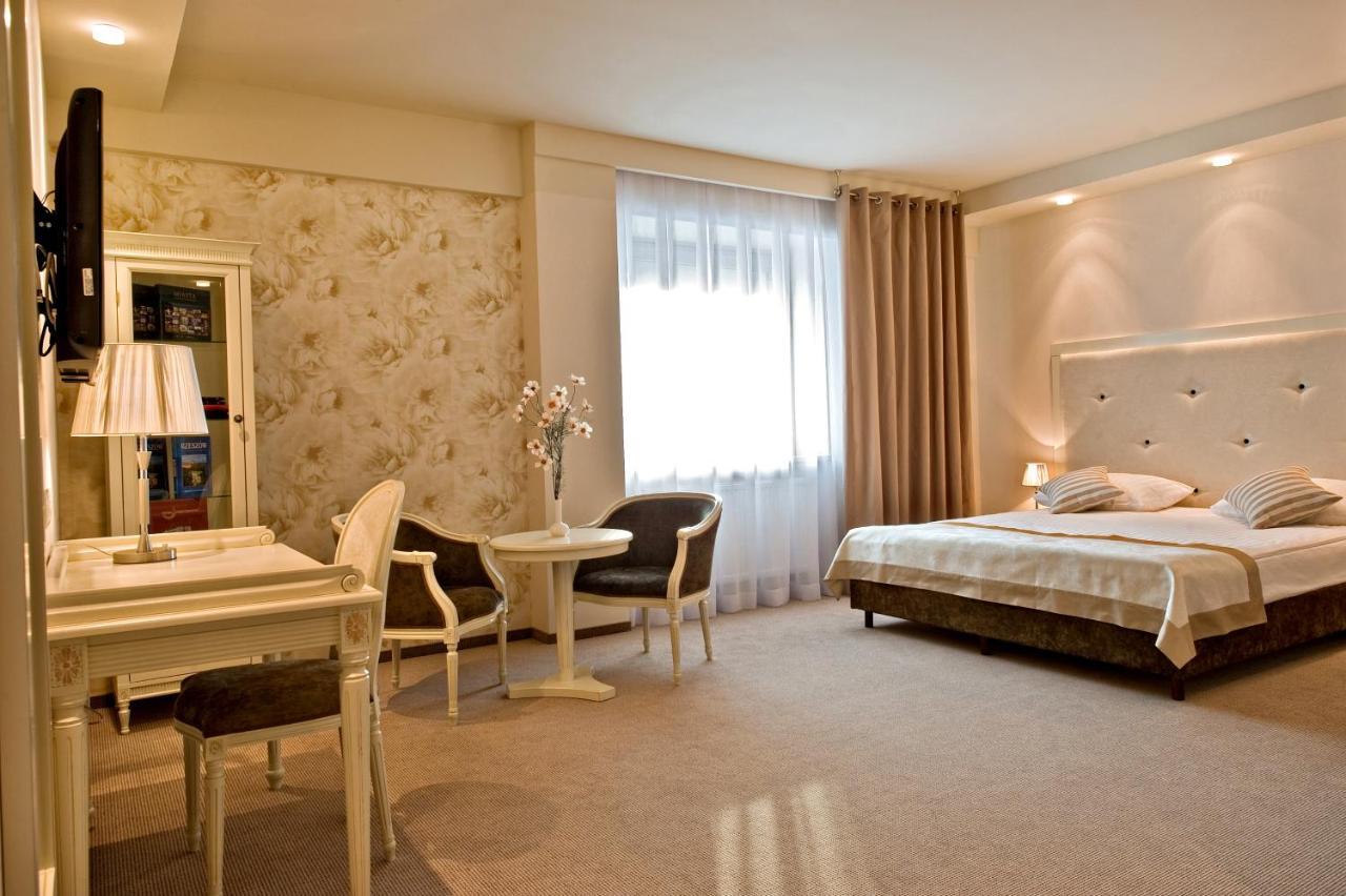 ז'שוב Hotel Prezydencki 3-Star מראה חיצוני תמונה