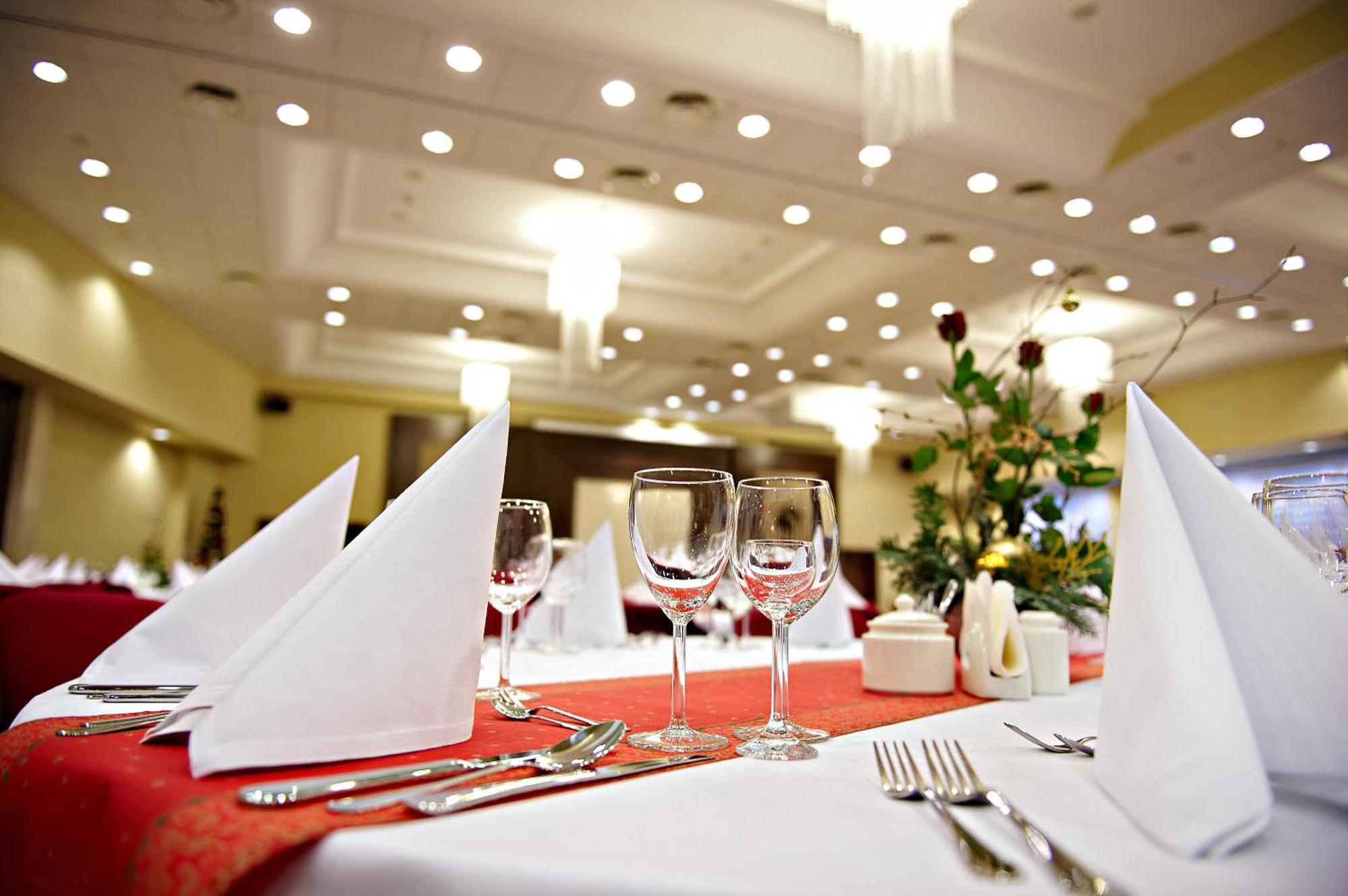ז'שוב Hotel Prezydencki 3-Star מראה חיצוני תמונה