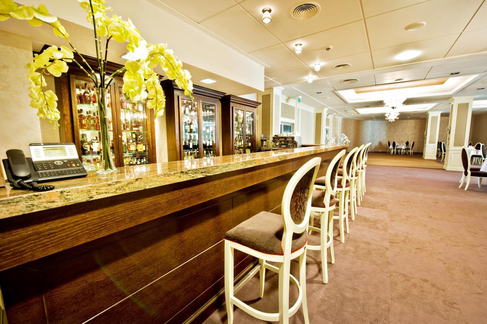 ז'שוב Hotel Prezydencki 3-Star מראה חיצוני תמונה