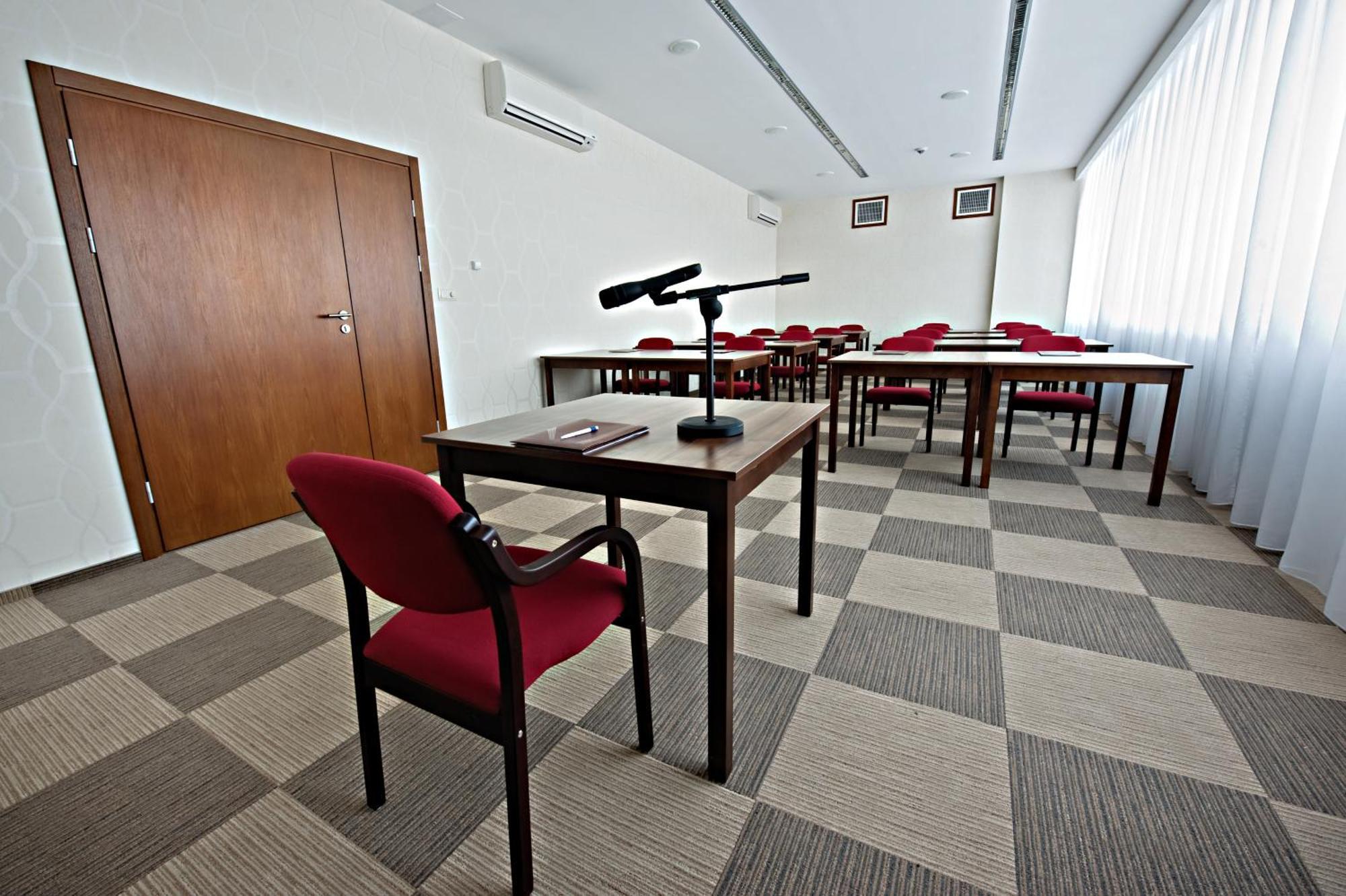 ז'שוב Hotel Prezydencki 3-Star מראה חיצוני תמונה