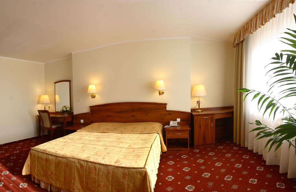 ז'שוב Hotel Prezydencki 3-Star מראה חיצוני תמונה