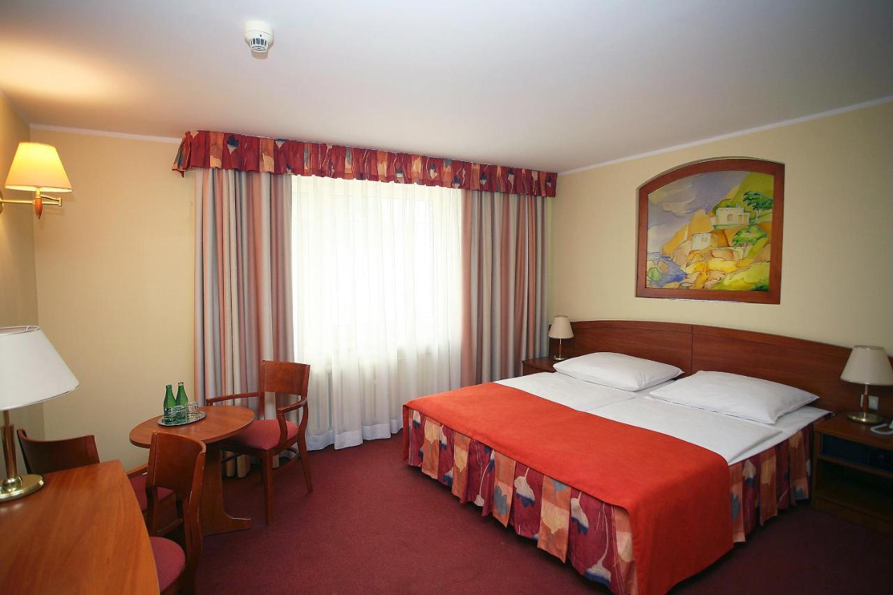 ז'שוב Hotel Prezydencki 3-Star מראה חיצוני תמונה